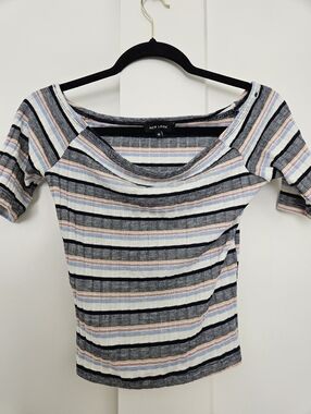New Look off-the-shoulder striped ribbed knit top. Size 10